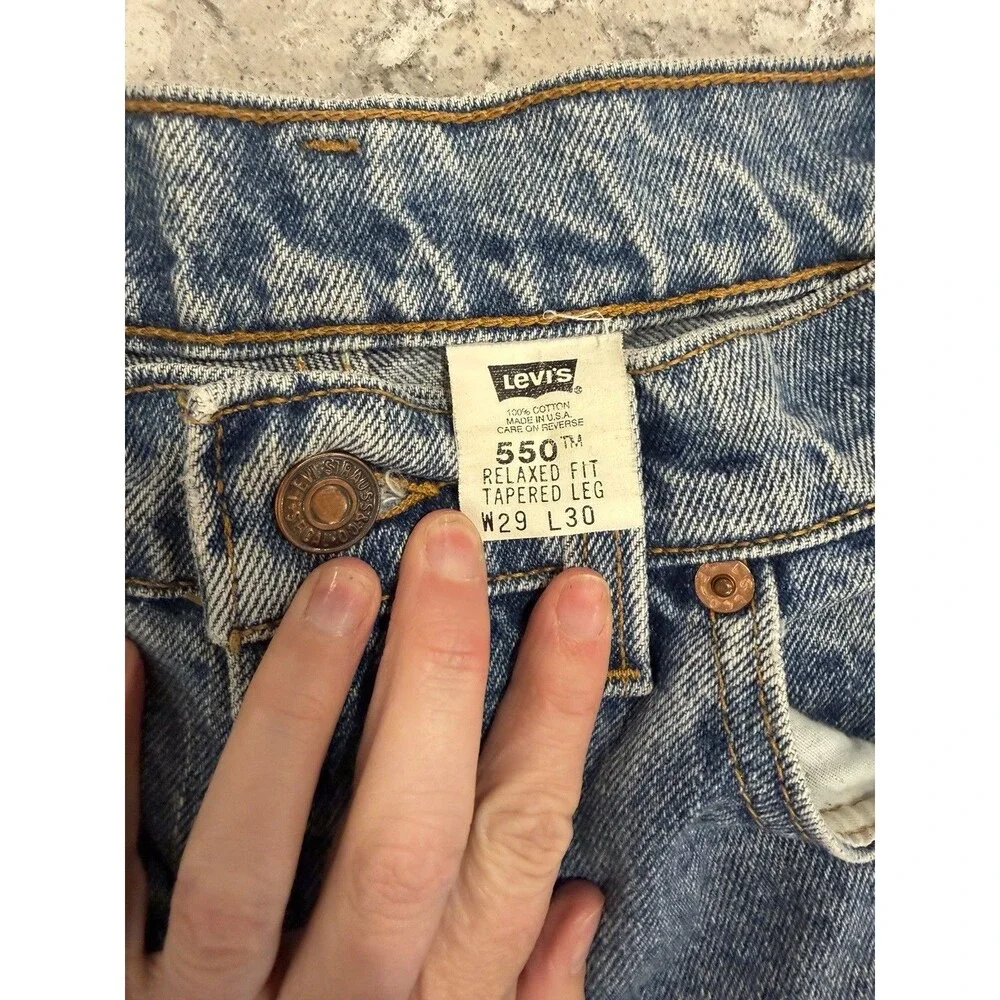 Vintage Levi's 550 Relaxed Fit Tapered Light Wash Blue Denim Jeans Mid Rise